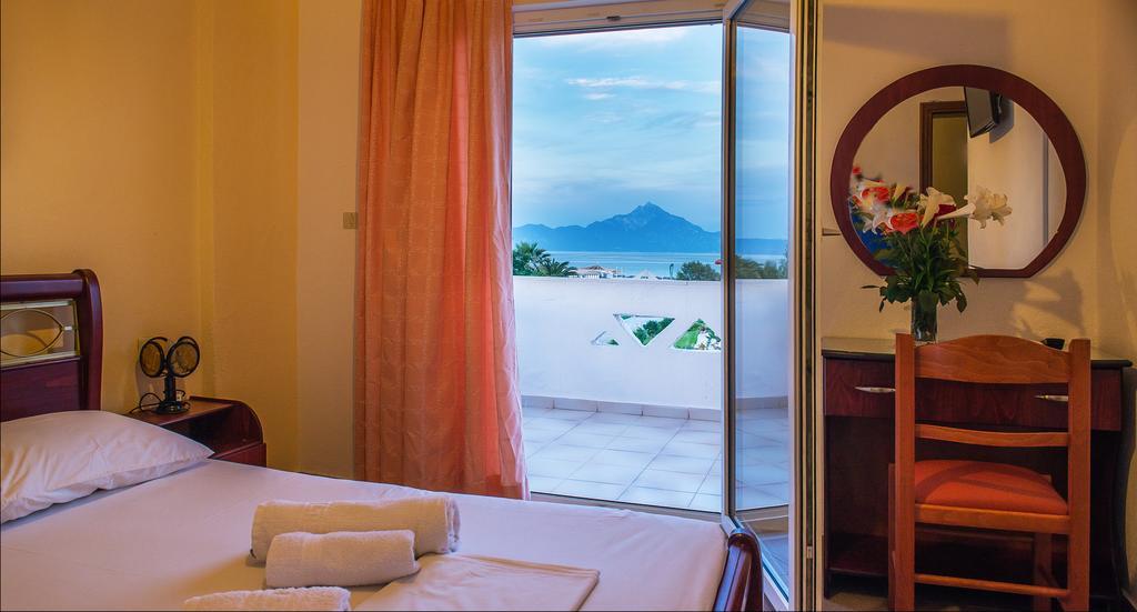 Hotel Stefani Сарти Стая снимка