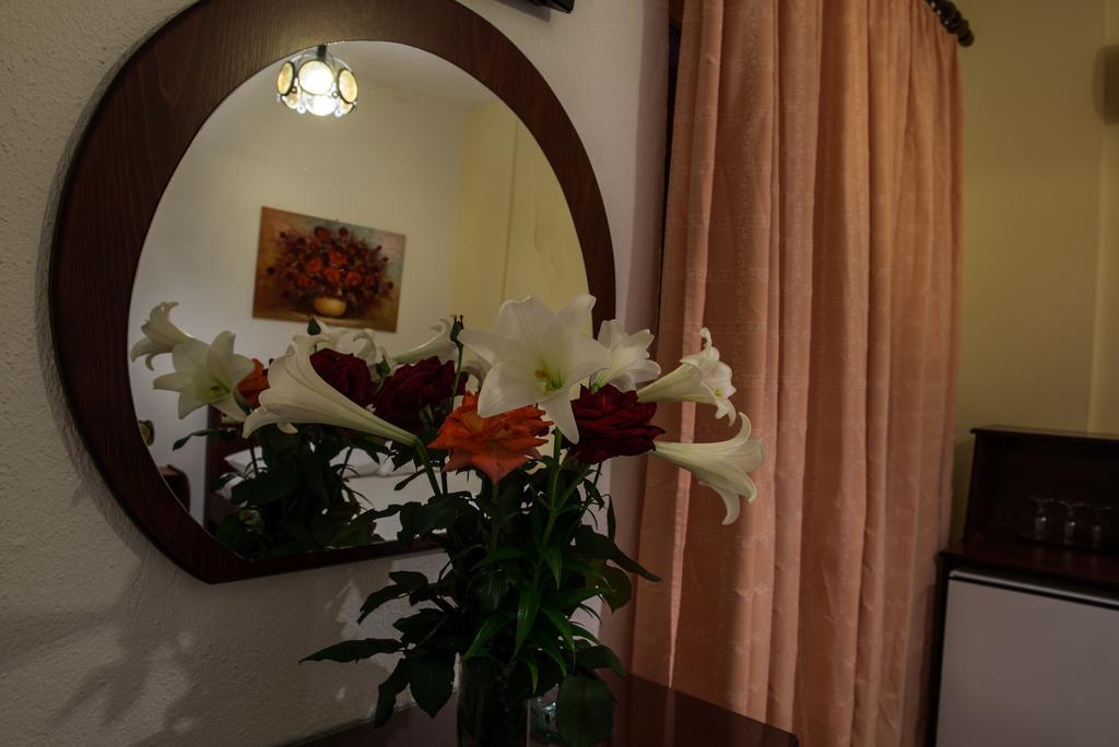 Hotel Stefani Сарти Екстериор снимка