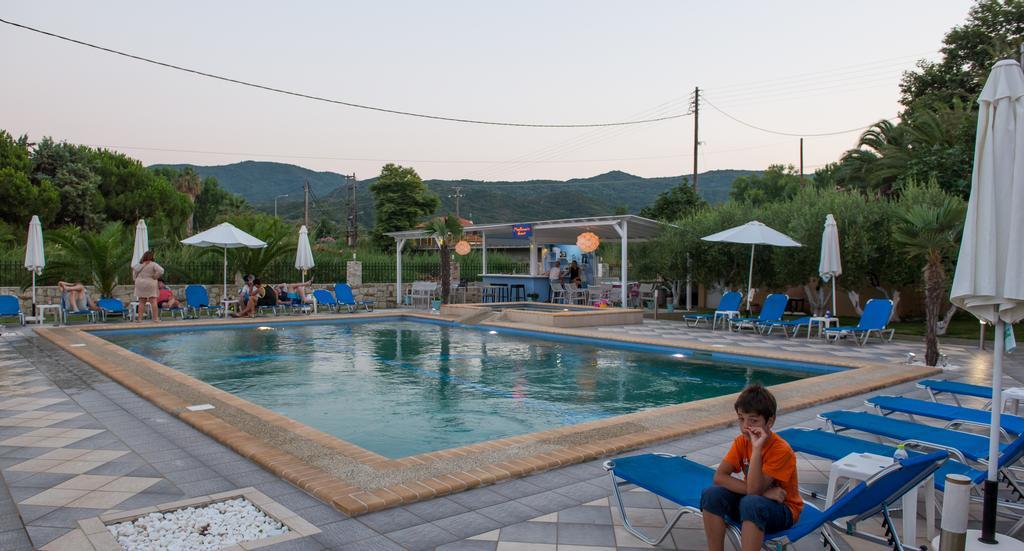 Hotel Stefani Сарти Екстериор снимка