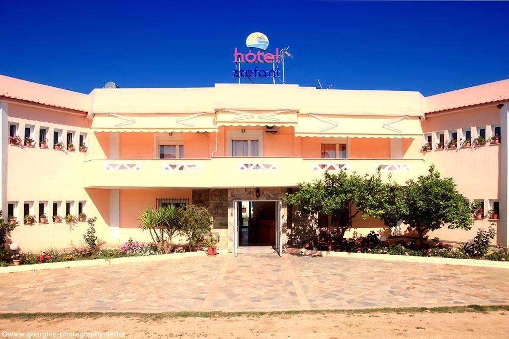 Hotel Stefani Сарти Екстериор снимка