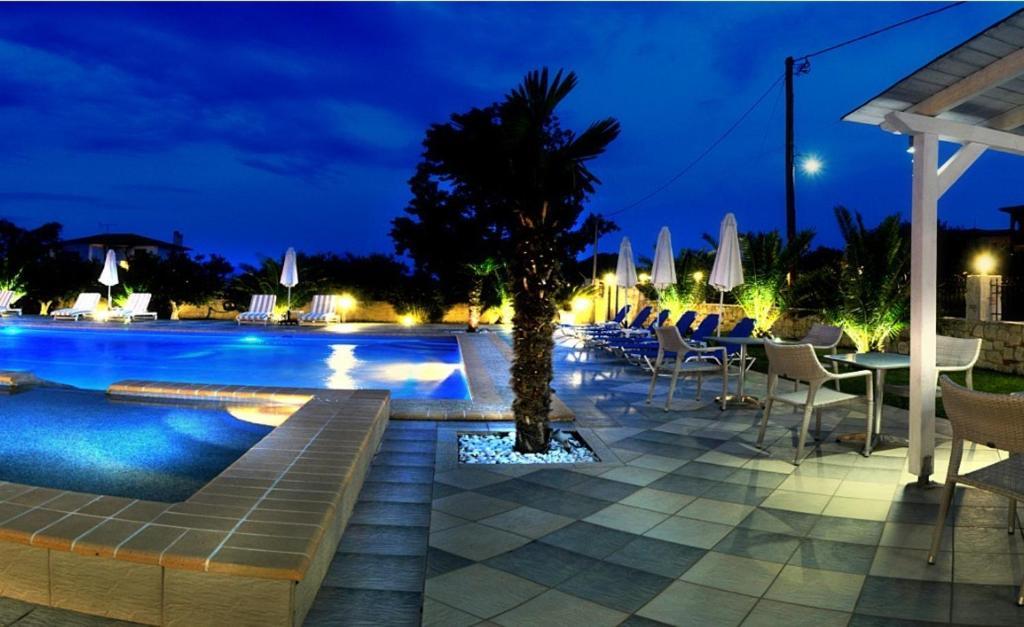 Hotel Stefani Сарти Екстериор снимка