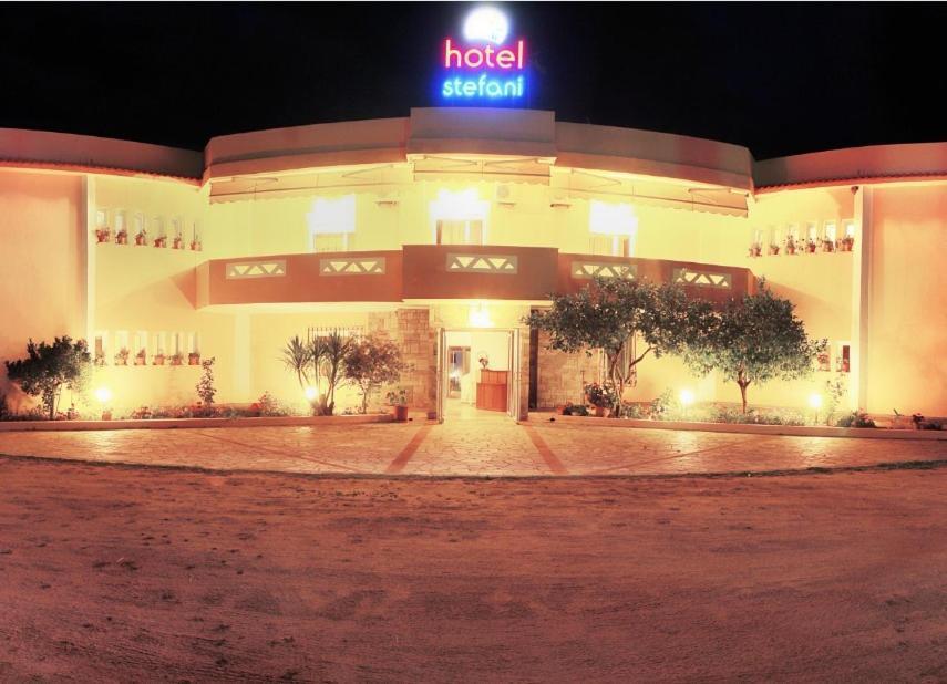 Hotel Stefani Сарти Екстериор снимка