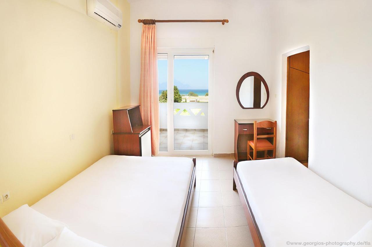 Hotel Stefani Сарти Екстериор снимка