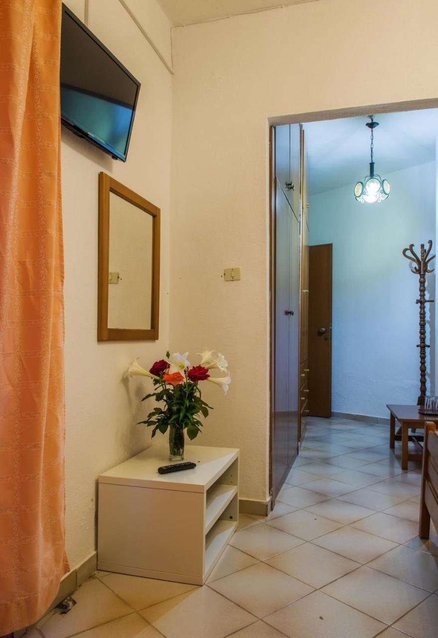 Hotel Stefani Сарти Екстериор снимка