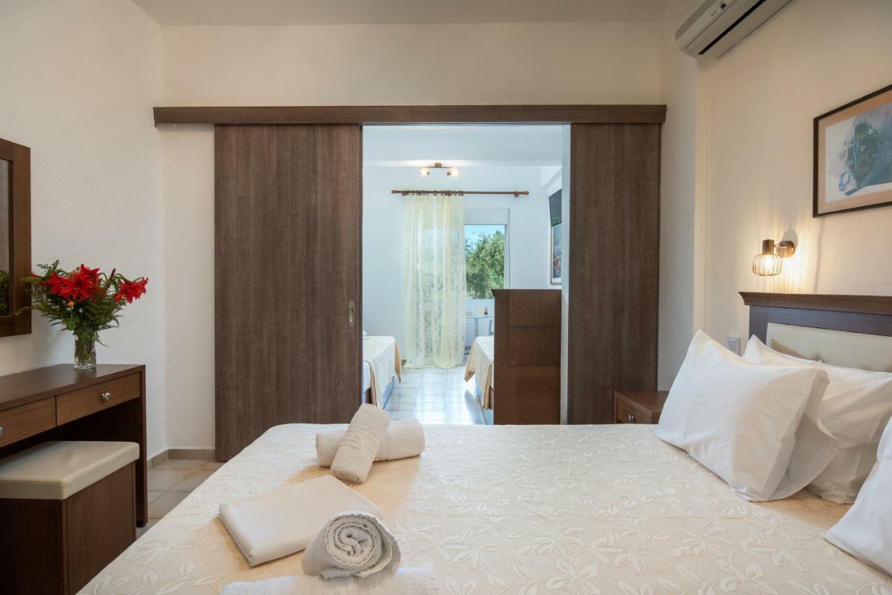 Hotel Stefani Сарти Екстериор снимка