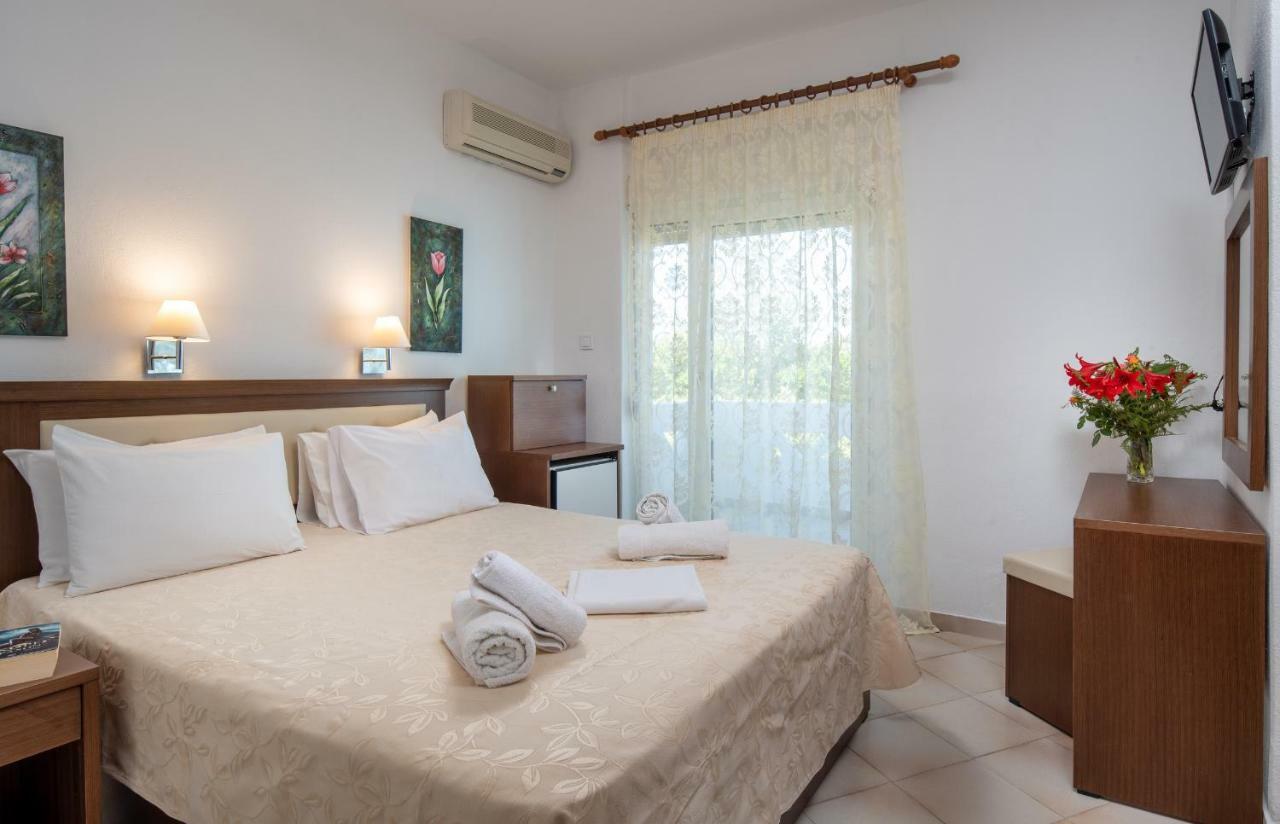 Hotel Stefani Сарти Екстериор снимка