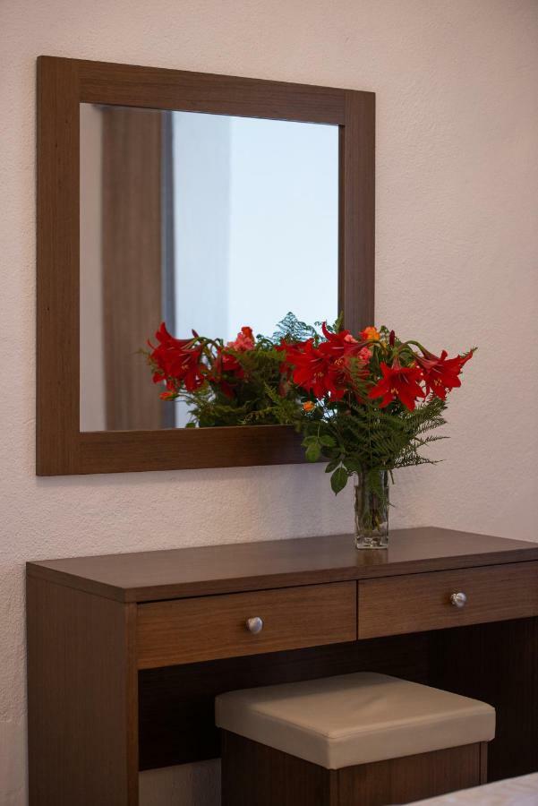 Hotel Stefani Сарти Екстериор снимка