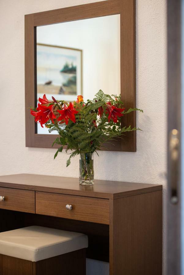 Hotel Stefani Сарти Екстериор снимка