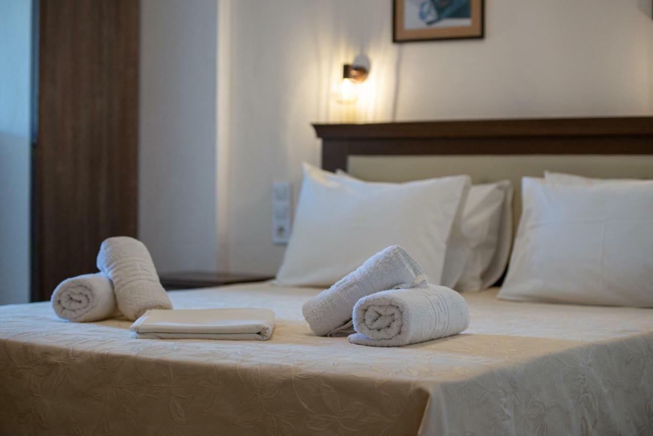 Hotel Stefani Сарти Екстериор снимка